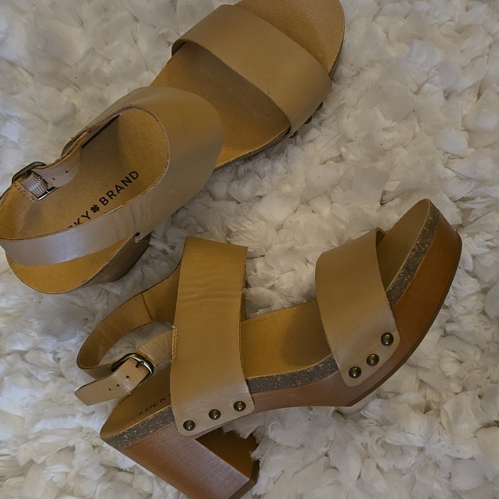 Lucky Brand Harimony Tan Leather Platform Sandal Chunk Heel Rubber Sole 7.5M NEW